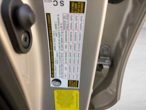 Certified 2023 Toyota Venza LE image 14