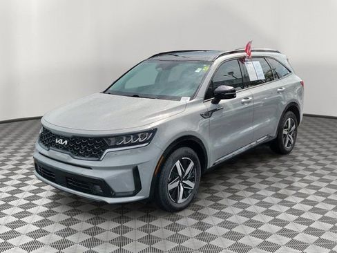 Used 2023 Kia Sorento EX w/ Panoramic Sunroof Package FWD image 3