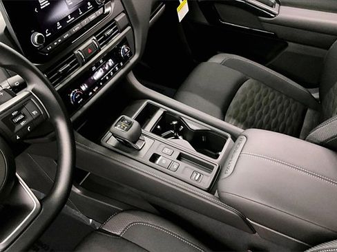 New 2025 Nissan Pathfinder S image 8