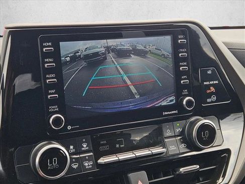 Used 2021 Toyota Highlander L image 14