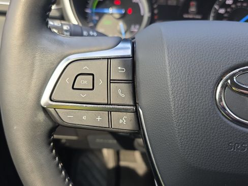 Used 2021 Toyota Highlander Limited FWD image 18