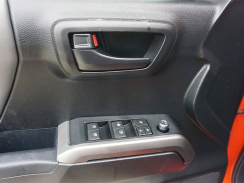 Used 2017 Toyota Tacoma SR5 image 3