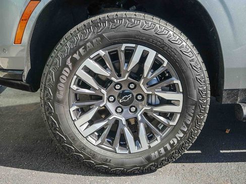 Used 2025 Chevrolet Tahoe Z71 image 9