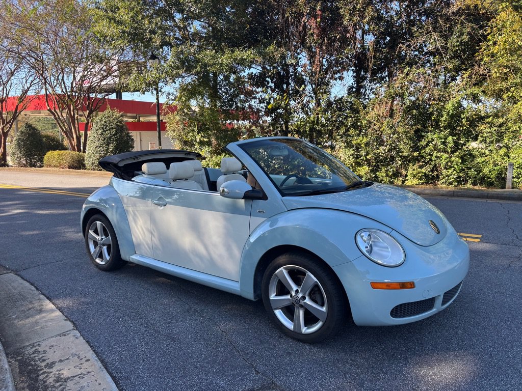 Used 2010 Volkswagen Beetle Convertible FWD image 3