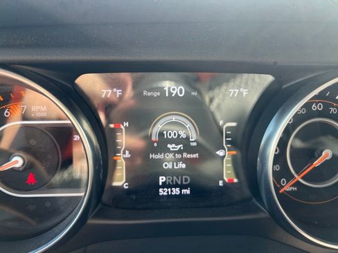 Used 2020 Jeep Wrangler Unlimited Sahara w/ Dual Top Group AWD/4WD image 31