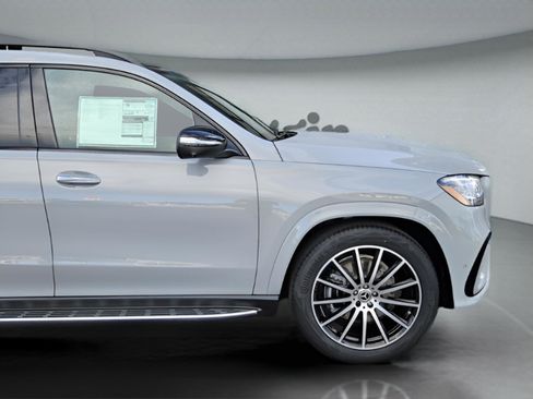 New 2026 Mercedes-Benz GLS 580 4MATIC image 41