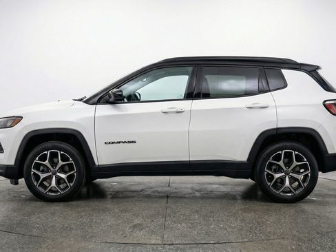Used 2025 Jeep Compass Limited image 5