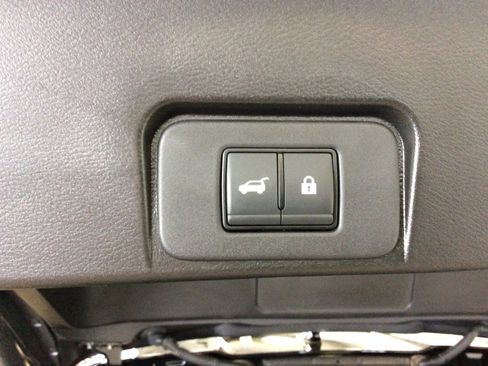 Used 2024 Nissan Rogue SV image 6