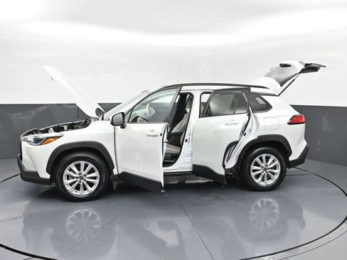 Certified 2022 Toyota Corolla Cross LE image 49