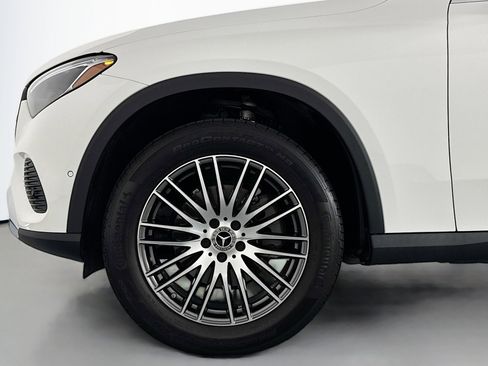 Certified 2025 Mercedes-Benz GLC 300 4MATIC image 11