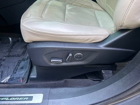 Used 2016 Ford Explorer Platinum AWD/4WD image 17
