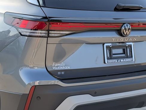 Used 2025 Volkswagen Tiguan SE FWD image 7