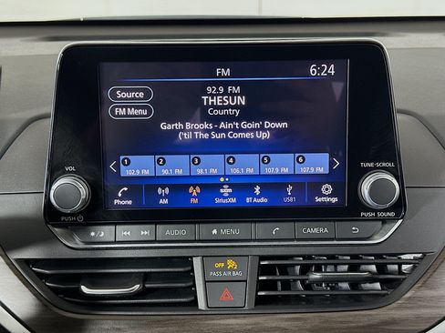 Used 2024 Nissan Altima 2.5 SV FWD image 19