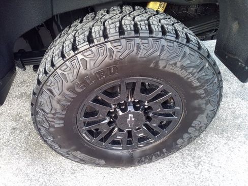 Used 2025 Chevrolet Silverado 2500 ZR2 w/ Technology Package image 13