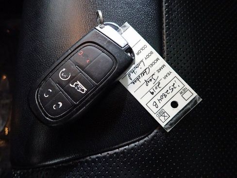 Used 2019 Jeep Cherokee Limited w/ Technology Group AWD/4WD image 39