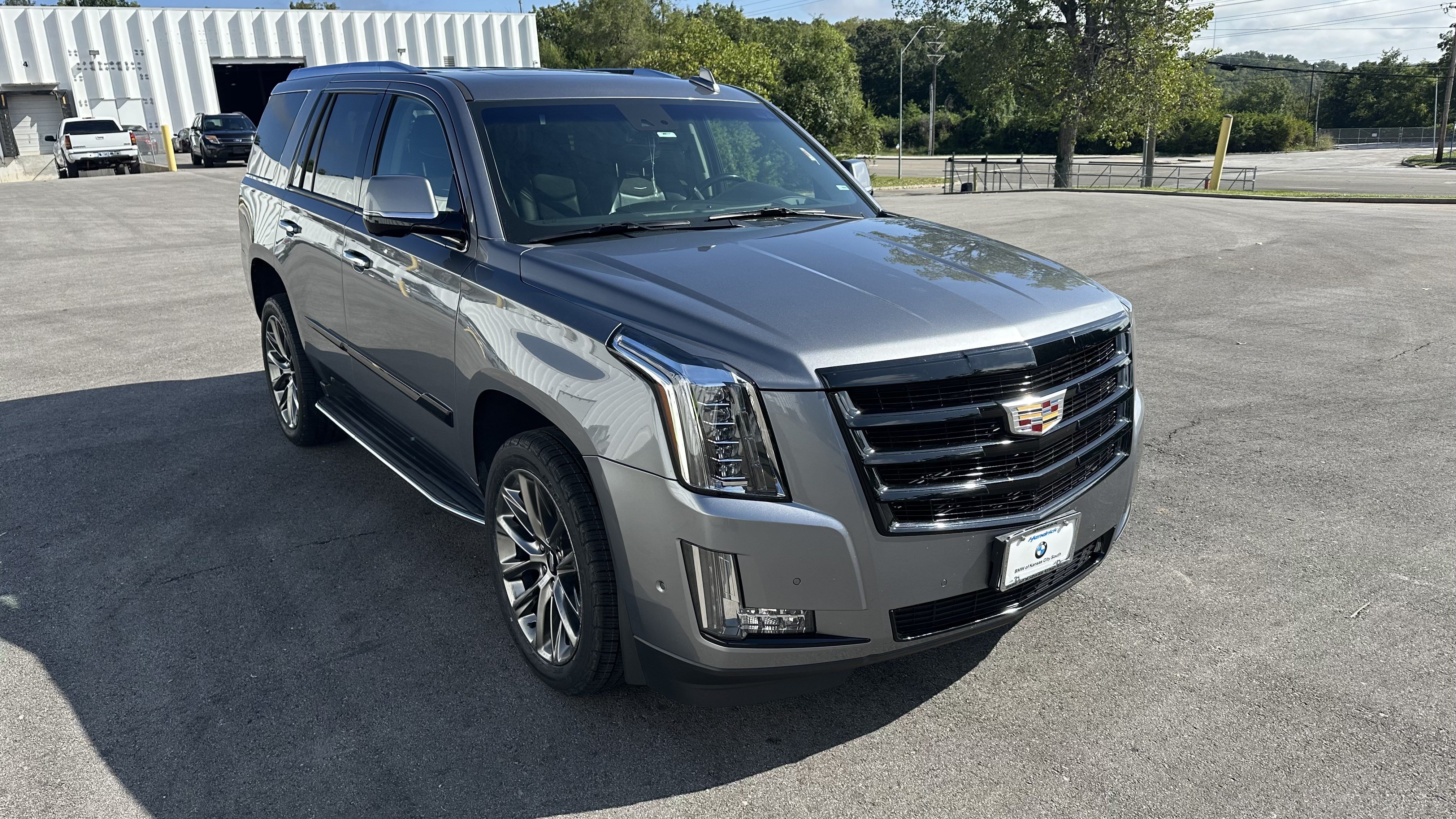 Used 2020 Cadillac Escalade Luxury w/ Escalade Sport Edition AWD/4WD image 2