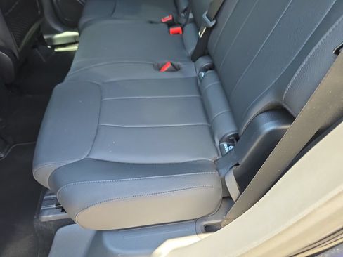 Certified 2025 Mercedes-Benz GLB 250 4MATIC image 18