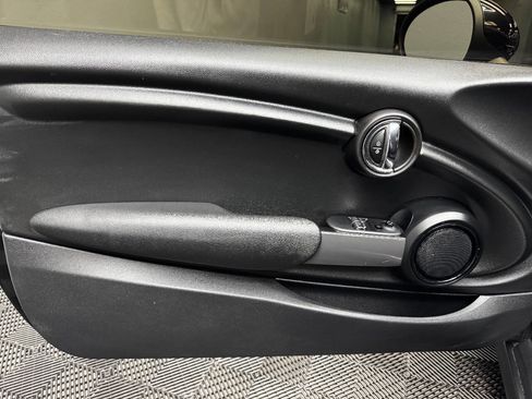 Used 2018 MINI Cooper 2-Door Hardtop w/ Signature Line Package image 35