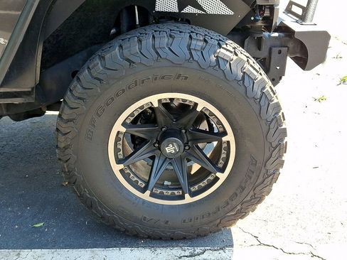 Used 2017 Jeep Wrangler Sport AWD/4WD image 9