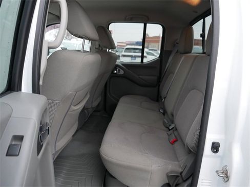 Used 2019 Nissan Frontier SV image 16