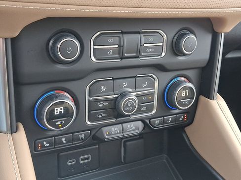 Used 2023 Chevrolet Tahoe Premier w/ Premium Package 2 image 17