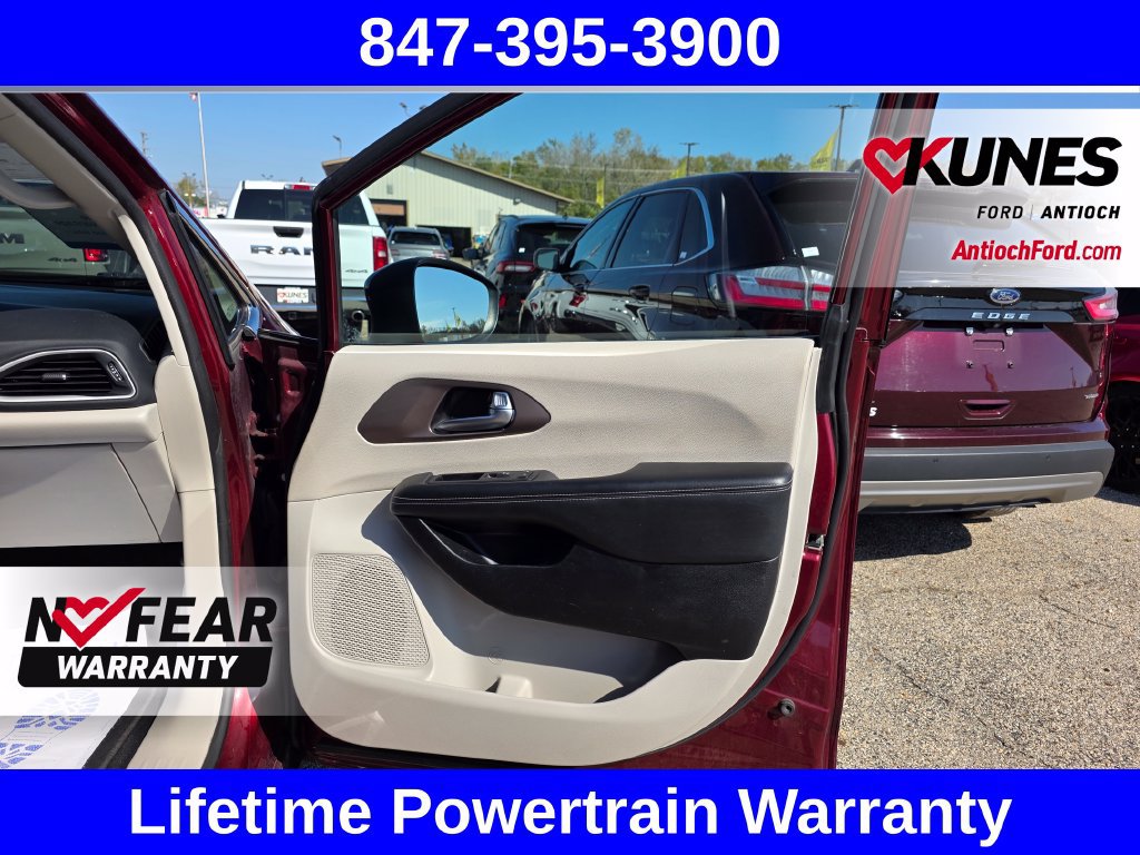 Used 2023 Chrysler Voyager LX FWD image 40