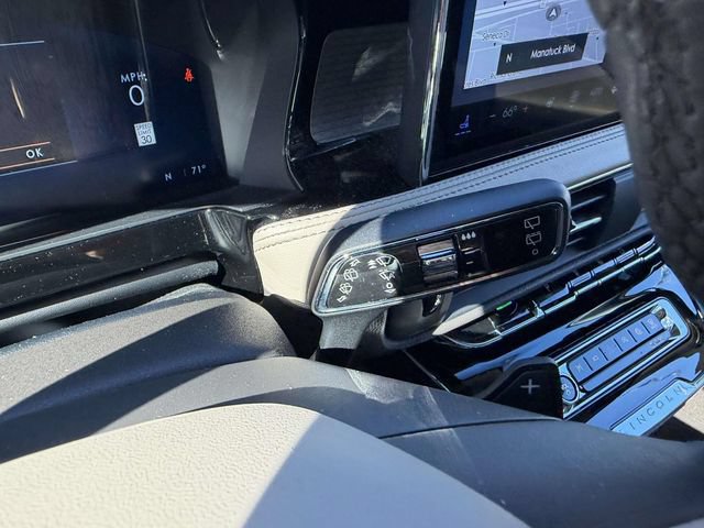 Used 2023 Lincoln Corsair AWD w/ Equipment Group 101A image 28