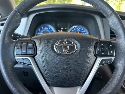 Certified 2018 Toyota Sienna XLE w/ XLE Navigation Package FWD image 27