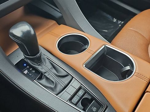 Used 2022 Toyota Avalon Limited image 24