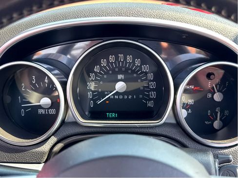 Used 2006 Chevrolet SSR w/ Preferred Equipment Group RWD image 17