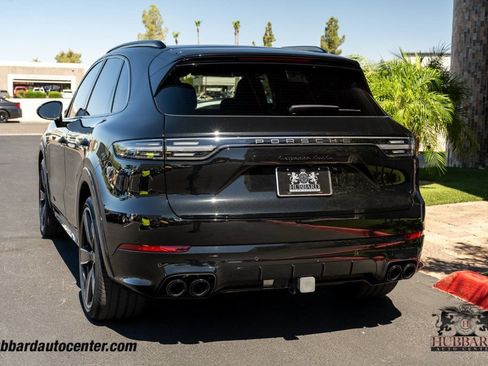 Used 2023 Porsche Cayenne Turbo AWD/4WD image 38