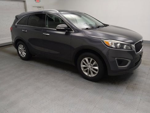 Used 2016 Kia Sorento LX w/ LX Convenience Package image 11