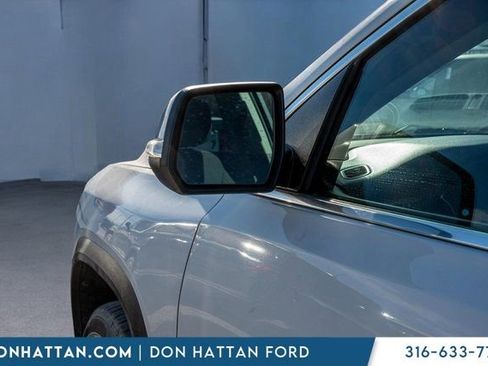 Used 2021 GMC Acadia SLE image 27