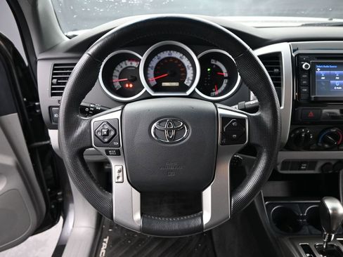 Used 2015 Toyota Tacoma PreRunner image 18