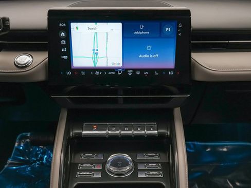 Used 2025 Lincoln Nautilus Premier image 19