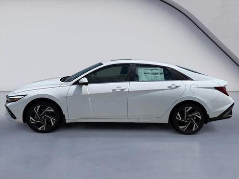 New 2026 Hyundai Elantra Limited FWD image 2