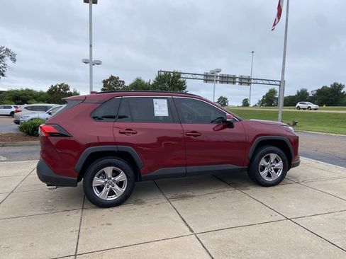 Used 2022 Toyota RAV4 XLE AWD/4WD image 15