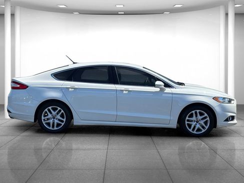 Used 2016 Ford Fusion SE w/ Equipment Group 202A FWD image 8
