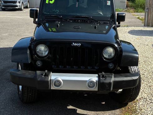 Used 2015 Jeep Wrangler Unlimited Sahara w/ Connectivity Group AWD/4WD image 2