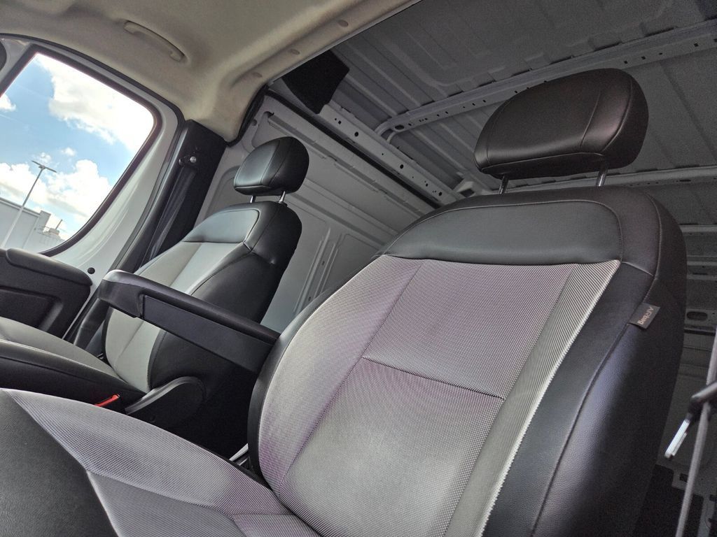 Used 2023 RAM ProMaster 2500 FWD image 11