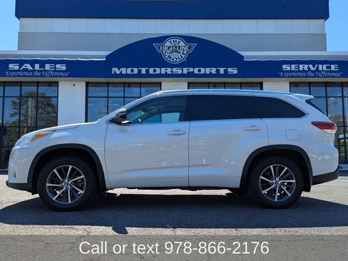 Used 2018 Toyota Highlander XLE AWD/4WD image 1