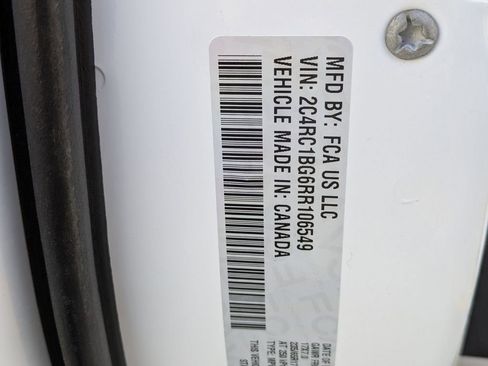Used 2024 Chrysler Pacifica Touring-L FWD image 32