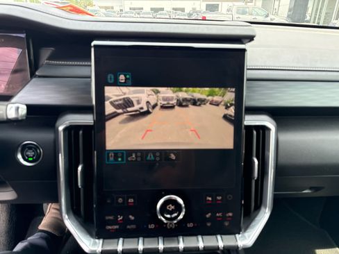 Certified 2025 GMC Acadia Elevation AWD/4WD image 19