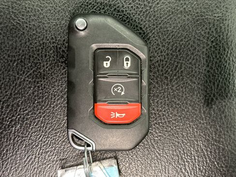 Used 2024 Jeep Wrangler Unlimited Sport AWD/4WD image 10