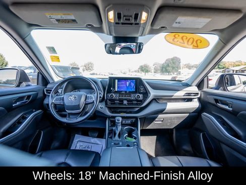 Used 2023 Toyota Highlander XLE image 14