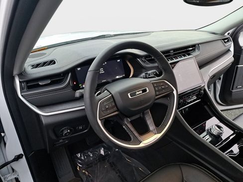 Certified 2023 Jeep Grand Cherokee L Limited image 19