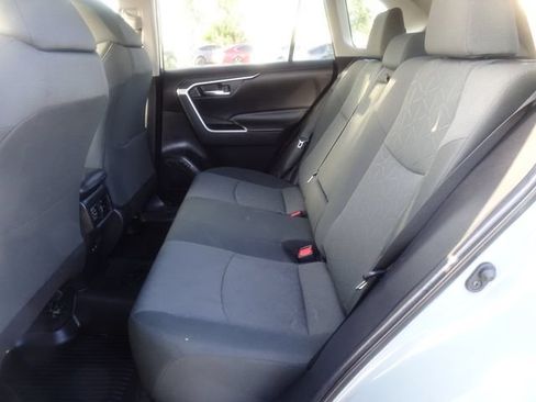Used 2021 Toyota RAV4 XLE w/ Convenience Package FWD image 9