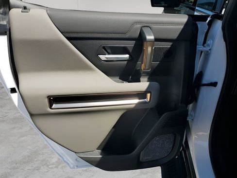 New 2025 GMC Hummer EV 2X image 18