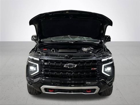 Certified 2025 Chevrolet Suburban Z71 w/ Z71 Off-Road Package image 6