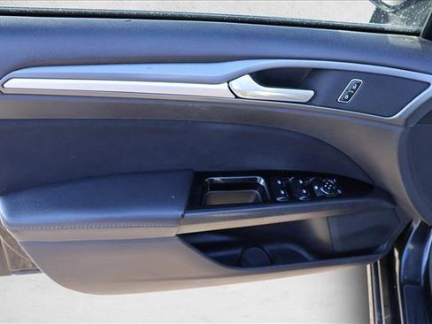 Used 2015 Ford Fusion SE image 10